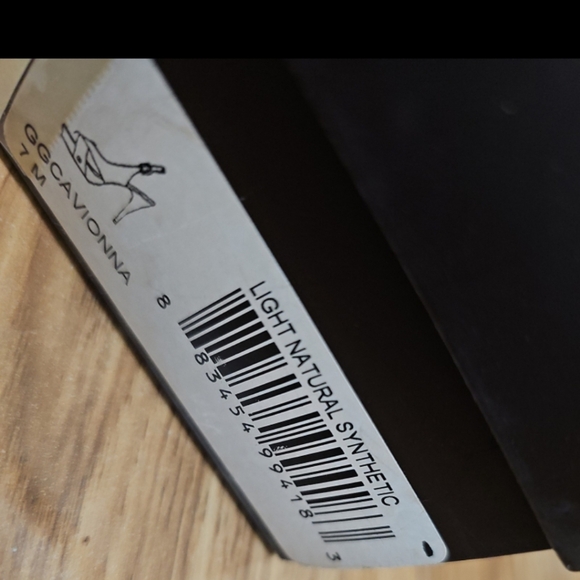 G by Guess Beige and Red Heels - Picture 4 of 12